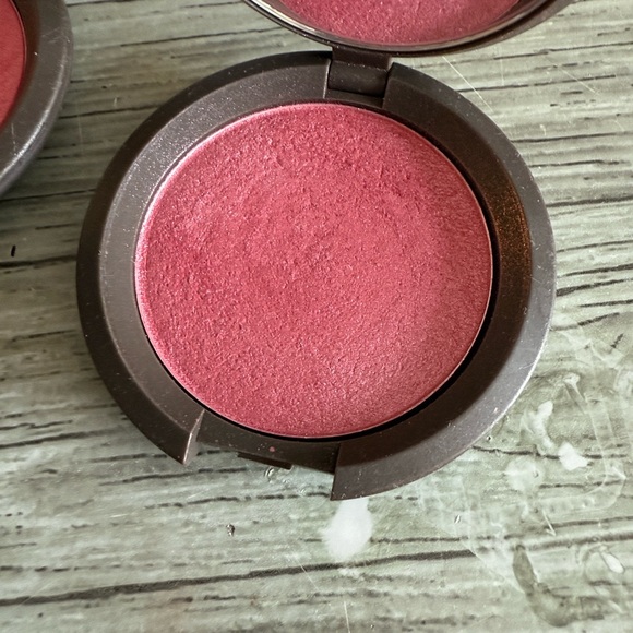 BECCA Luminous Blush Trio- Camellia, Foxglove, Snapdragon - Picture 4 of 9